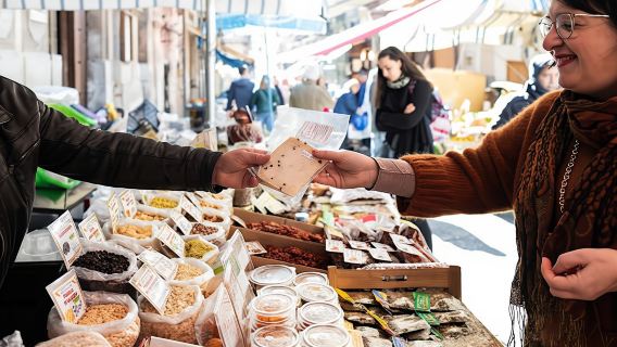 Market tour and dining experience at a Cesarina's home in Parma