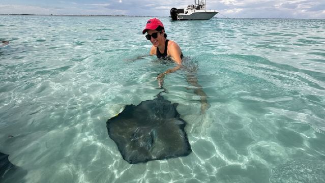 บริการเช่าเหมาลำส่วนตัวสำหรับการดำน้ำตื้นและชมปลากระเบน