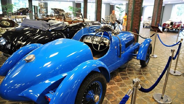 1-day tour in Moscow, Russia (Military & Vintage Car Museum + Arkhangelskoye Estate)