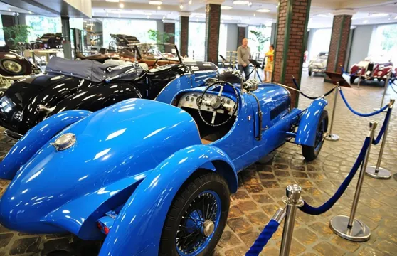 俄羅斯莫斯科一日遊（軍事、老爺車博物館+阿爾漢格爾斯克莊園）