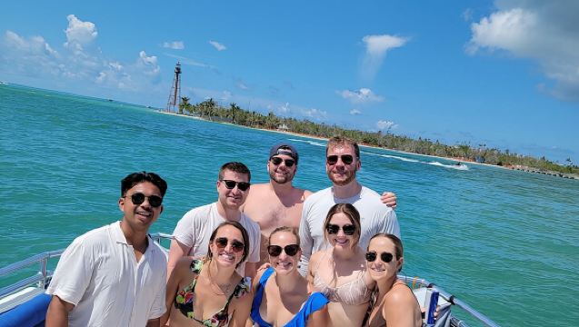 Tur Melihat Lumba-Lumba & Wisata Fort Myers Beach dengan Sajian Ringan Termasuk