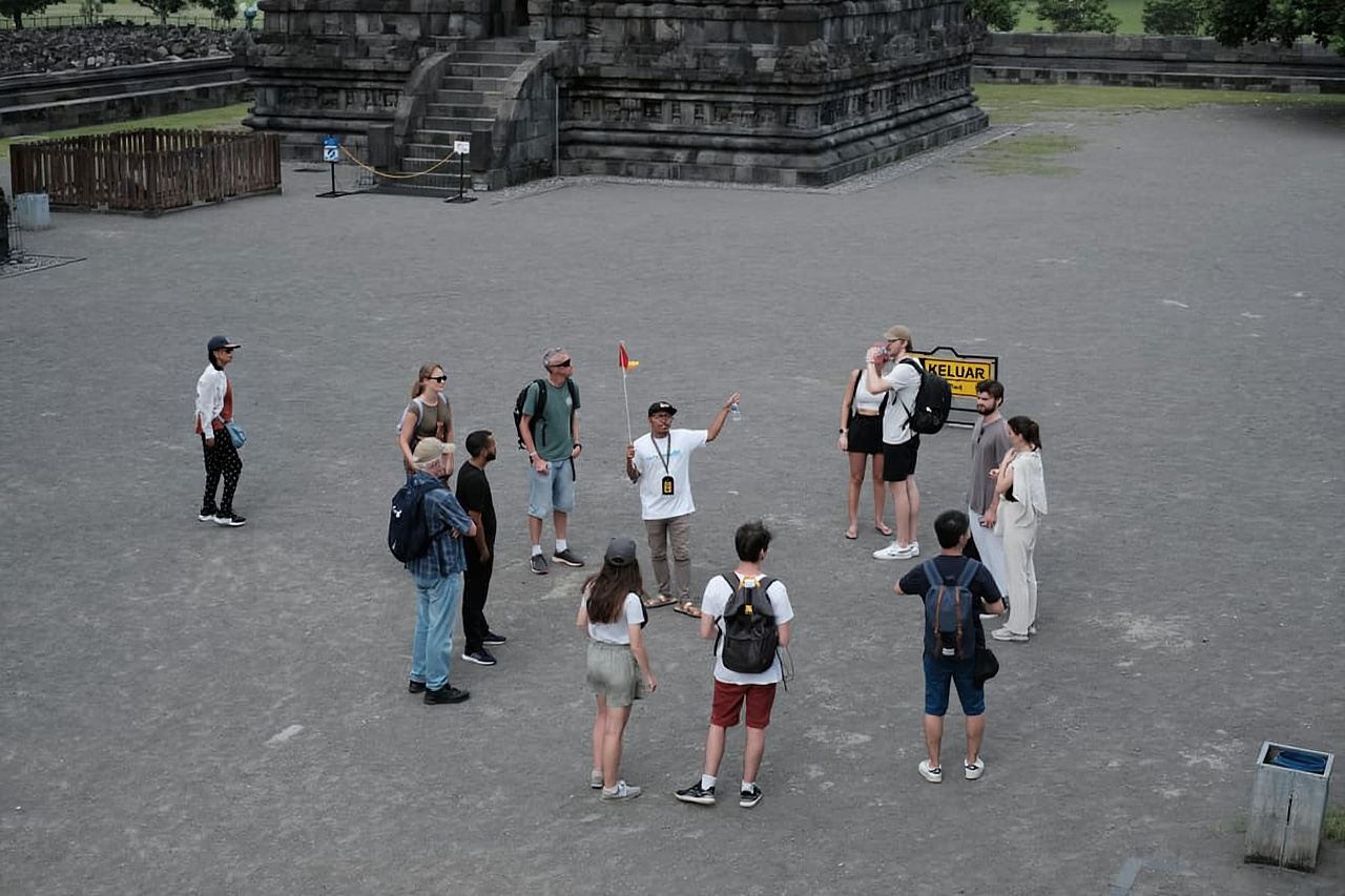Yogyakarta: Chuyến tham quan leo núi Borobudur và hướng dẫn Prambanan