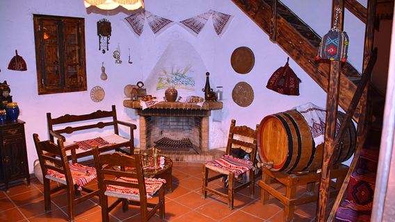 Creta: espectáculo de danza tradicional y cena buffet con vino