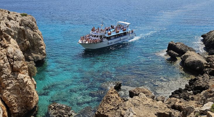 Ayia Napa: ล่องเรือบลูลากูนและเต่าทะเลพร้อมอาหารกลางวันเสริม