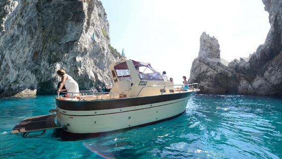 Capri: Tour Thuyền 2 Giờ Kèm Happy Hour