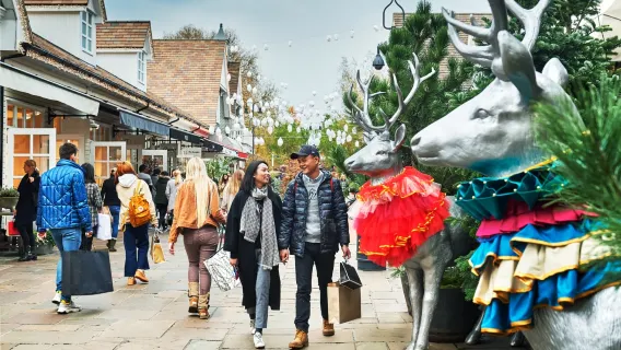 Tagesausflug zum Bicester Village in London, England [Bahnfahrkarte inklusive / 10% Rabattkarte zum Einkaufen / flexible Rückfahrt]