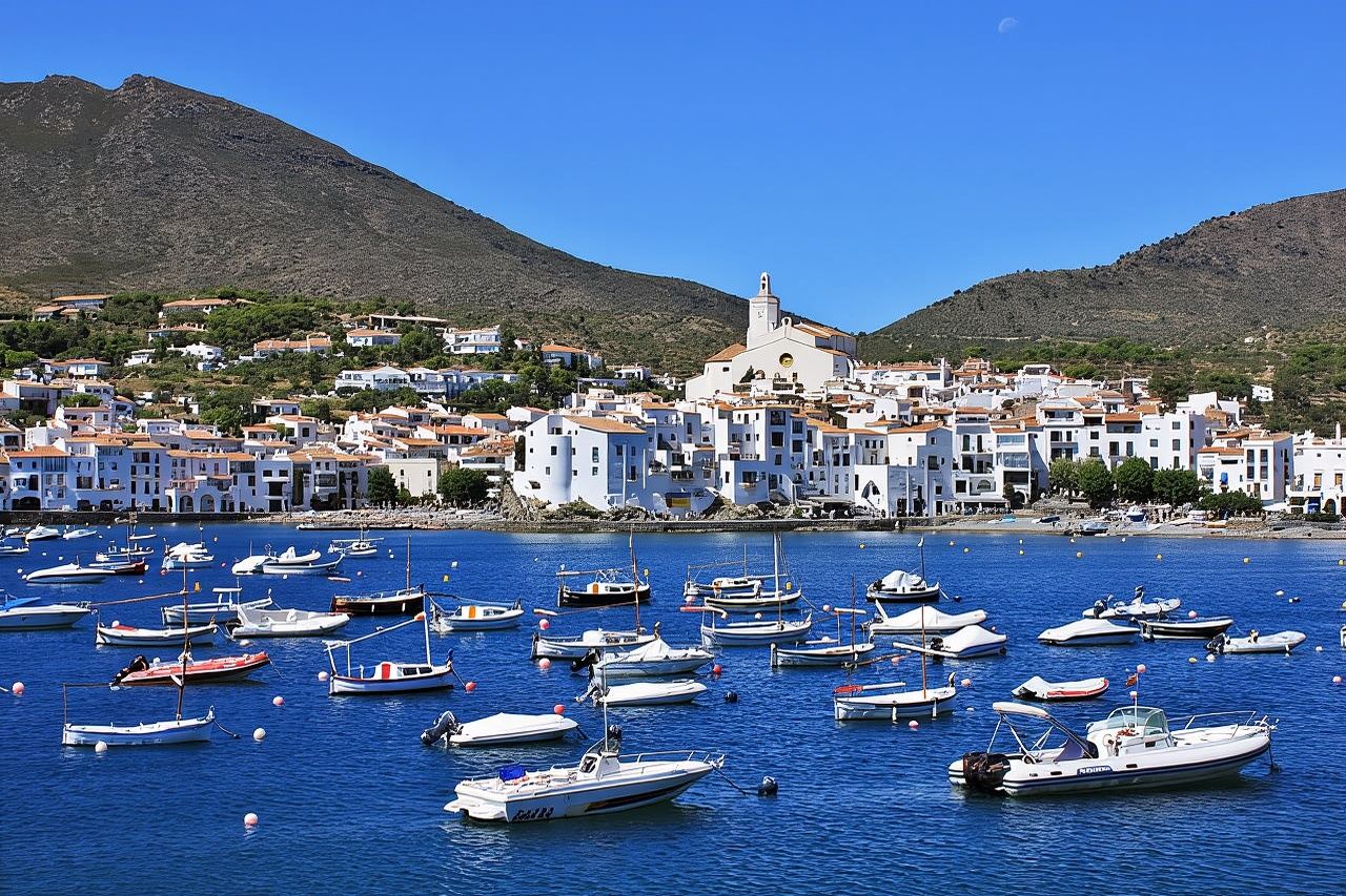 Dali Museum & Cadaques Small Group Tour with Hotel pick-up