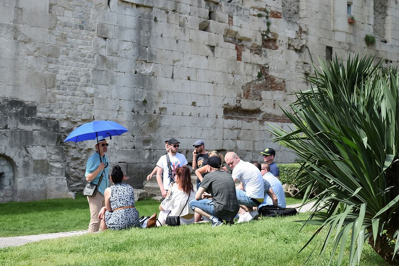 Lawatan Berjalan Kaki Istana Diocletian selama 90 minit