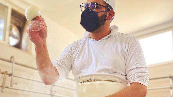 Mozzarella Experience - Cheese Tour and tastings to Masseria Fragnite