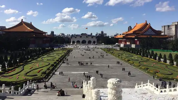 Taipei City Morning Tour with National Palace Museum entry