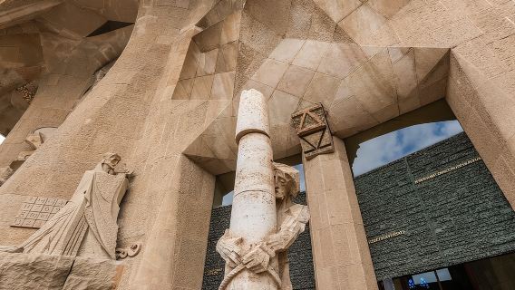 Barcelona: Basílica de la Sagrada Família: Acceso prioritario y tour guiado