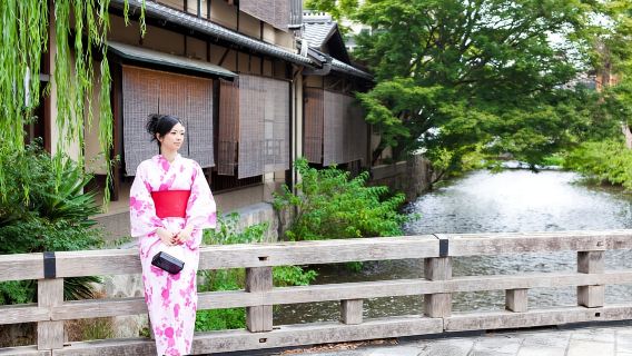 Kyoto: 1 Day Traditional Japanese Kimono Rental Experience