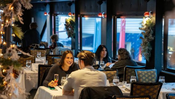 NYC: Hafenrundfahrt mit Buffet-Brunch oder Abendessen am ersten Weihnachtsfeiertag
