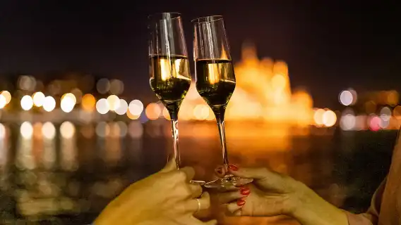 Budapest: Candlelit Dinner River Cruise with Live Music