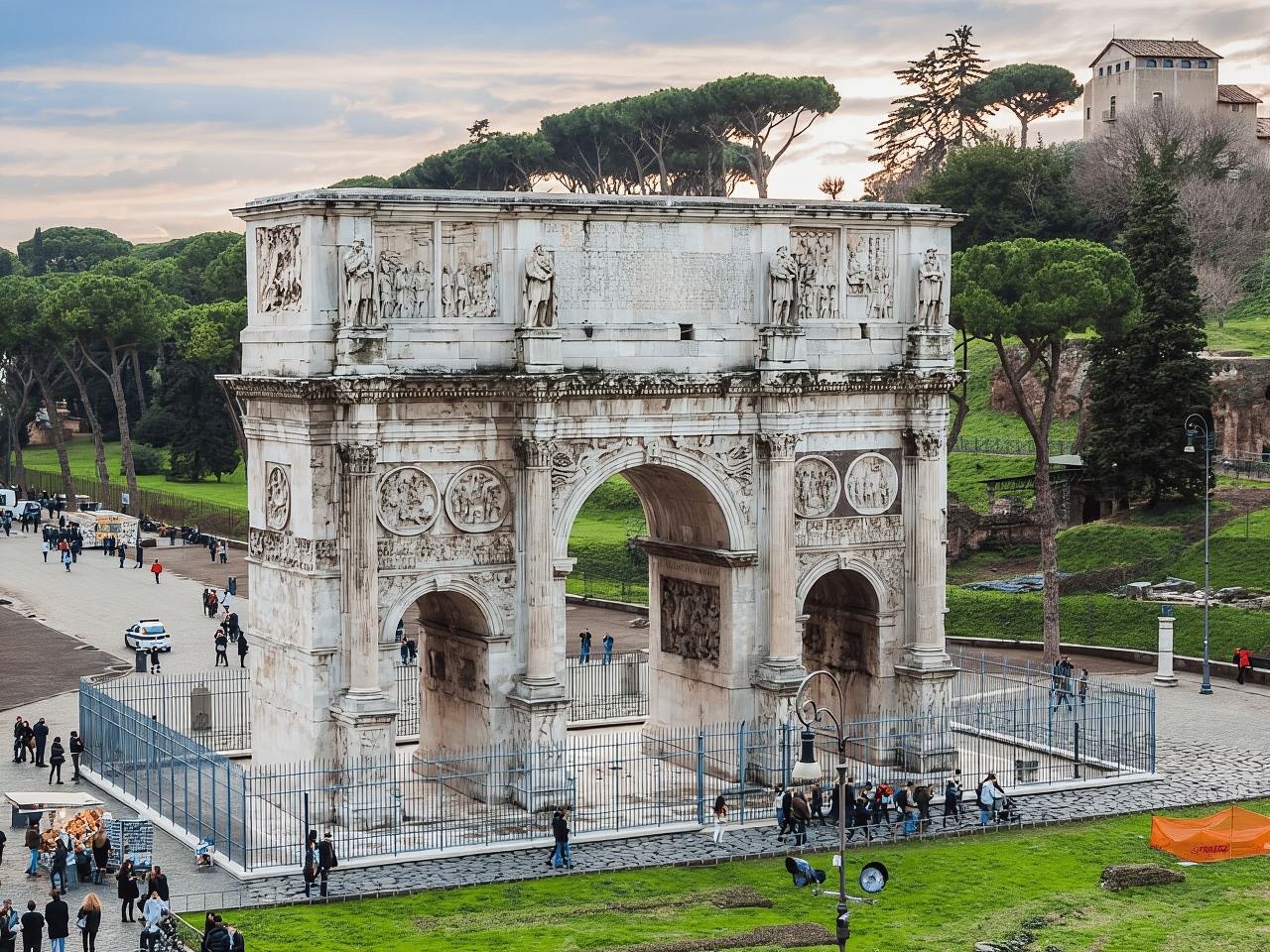 Rome: Guided Colosseum Arena & Forum Experience