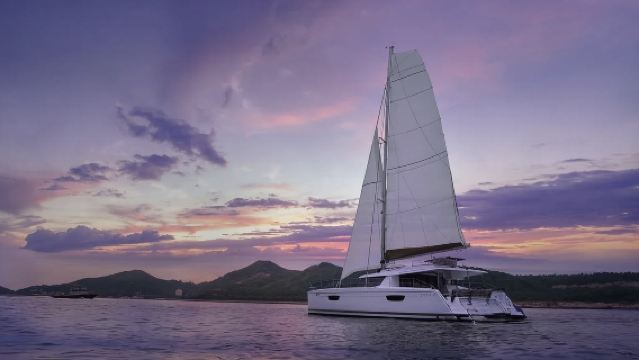 香港遊艇租賃—豪華雙體帆船包船出海海釣/夜遊維港/生日求婚/團建聚會/商務接待/家庭出行多種場景用船