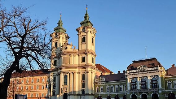 匈牙利埃格爾｜ 旅遊陪同翻譯｜ 展會｜ 商務考察洽談｜ 自由行地接｜接機 （可私人定制）