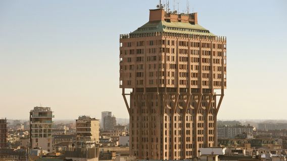 Menara Velázquez + Gerbang Perdamaian + Politecnico di Milano + Kastil Sforza + Kanal Milan