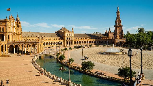 España Square + María Park + Torre del Oro + Guadalquivir River Cruise + Flamenco Museum