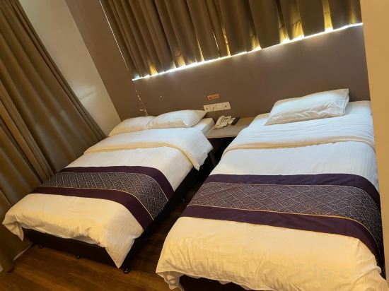 Super 8 Hotel @ Bayan Baru Room Type - Superior Triple