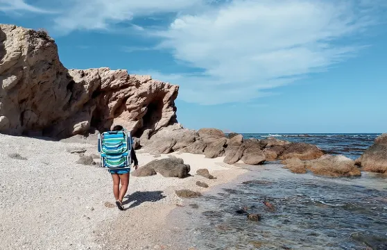 浮潛探險和徒步前往隱密海灘