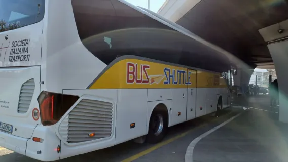 Billet de bus aller-retour entre l'aéroport de Rome Fiumicino (FCO) et le centre-ville de Rome