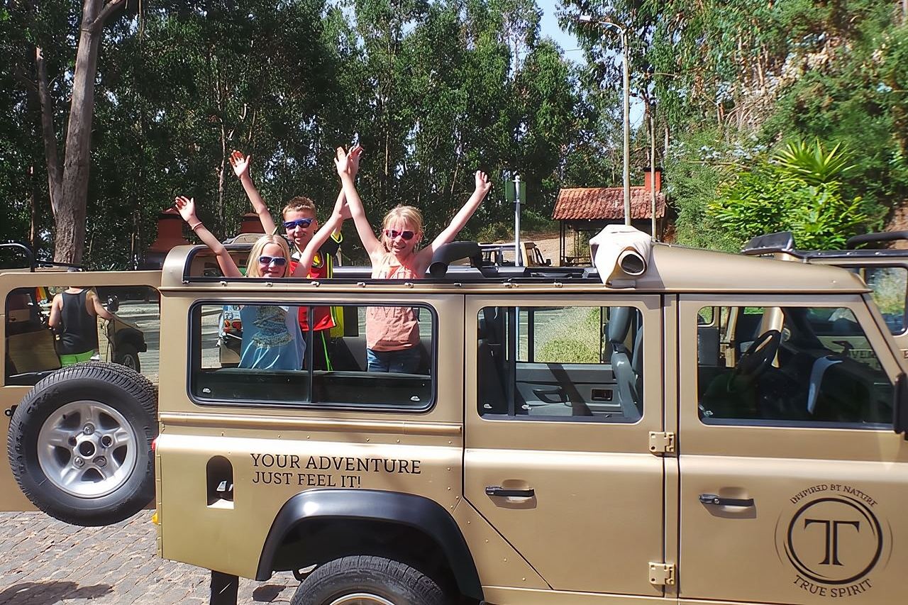 Esperienza privata di mezza giornata in 4X4: Est o Ovest