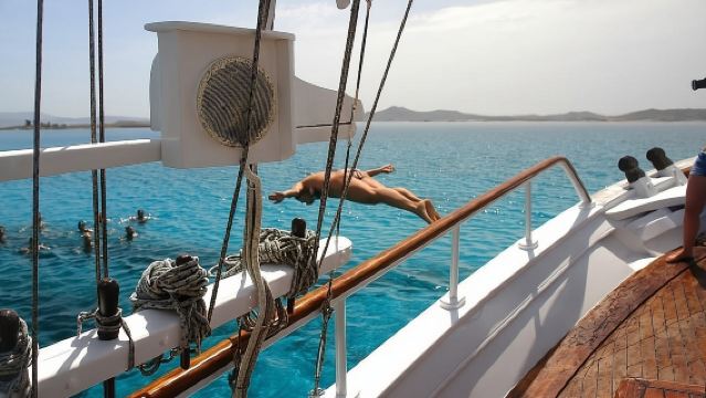 The Authentic Rhenia-Delos Cruise