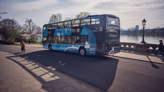 Hamburg: Line F Hop-On Hop-Off Bus and Boat Tour