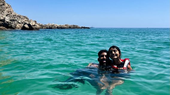 Sesimbra: tour en barco por las playas y cuevas de Arrábida con snorkel