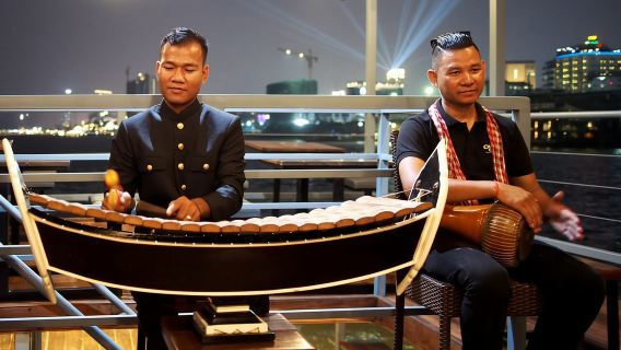Phnom Penh: Pelayaran Makan Malam Saat Matahari Terbenam di Mekong dengan Musik Live