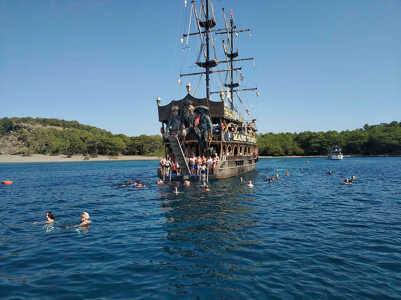Alanya: Party Pirate Boat Trip w/Meal, Drinks, Pickup Option