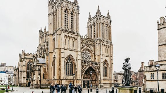 Bristol: Blackbeard to Banksy Guided Walking Tour