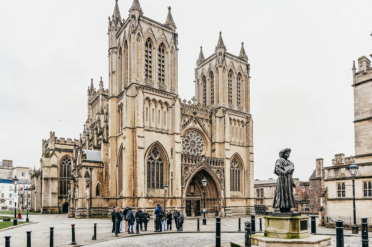 บริสตอล: ทัวร์เดินชมพร้อมไกด์จากแบล็คเบียร์ดถึงแบงก์ซี