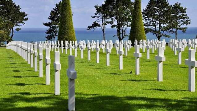 Private Normandy D-Day Live guided Top 6 Sites trip from Paris