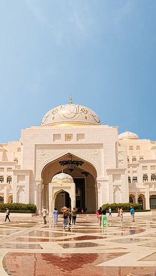 Dubai: Sheikh Zayed Mosque & Qasr Al Watan Tour with Pickup