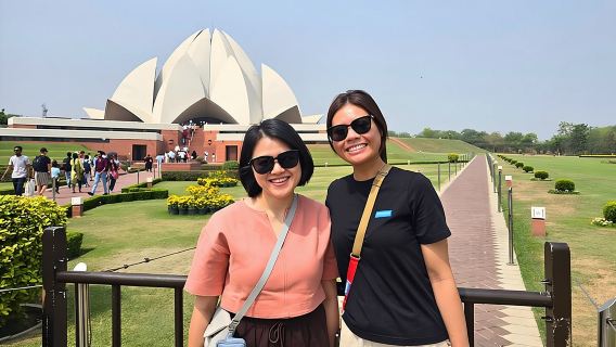 Private Old and New Delhi Full or Half-Day Guided Tour by Car