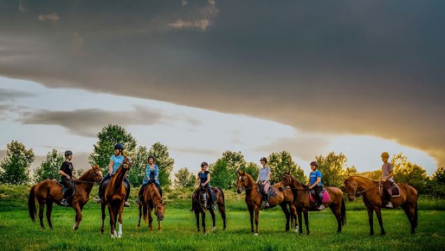 Dari Split: Berkuda Sepanjang Hari & Quad Biking dengan Makan Siang