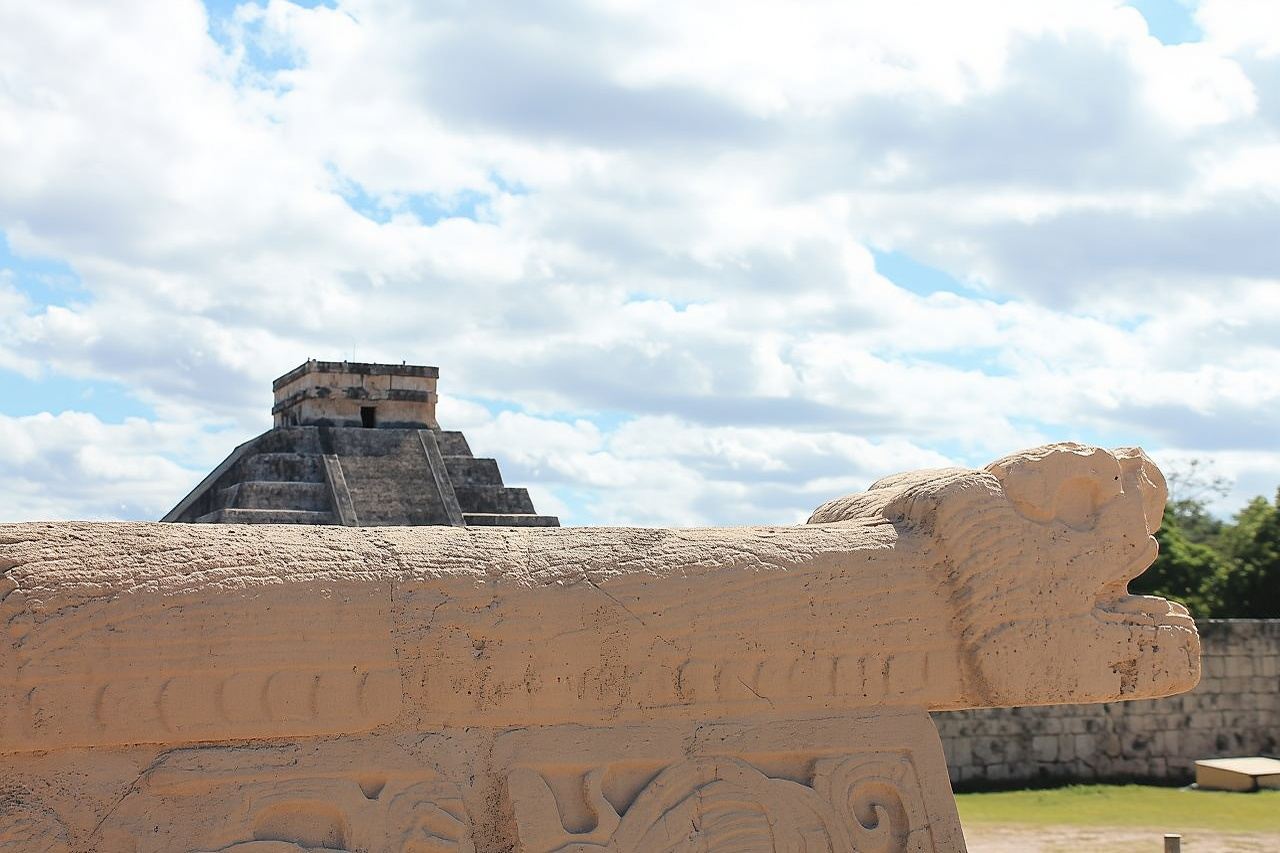 Private World Wonder Discovery Tour in Chichen Itza, Cenote and Valladolid