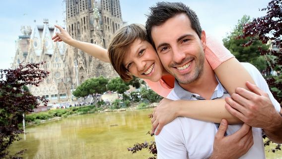 ทัวร์พร้อมไกด์นำเที่ยว Sagrada Familia และ Park Guell