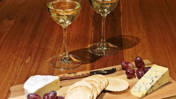 Lake Wanaka 1-Hour Cruise Including Wine and Cheese Board