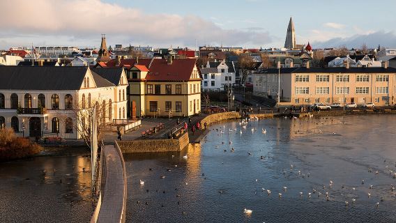 ทัวร์วันเดียว/ทัวร์หลายวัน ไปที่พิพิธภัณฑ์แห่งชาติไอซ์แลนด์ ทะเลสาบปล่องภูเขาไฟ ซันโวเอเจอร์ และทะเลสาบทยอร์นิง