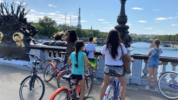 Bike tour of Paris' treasures