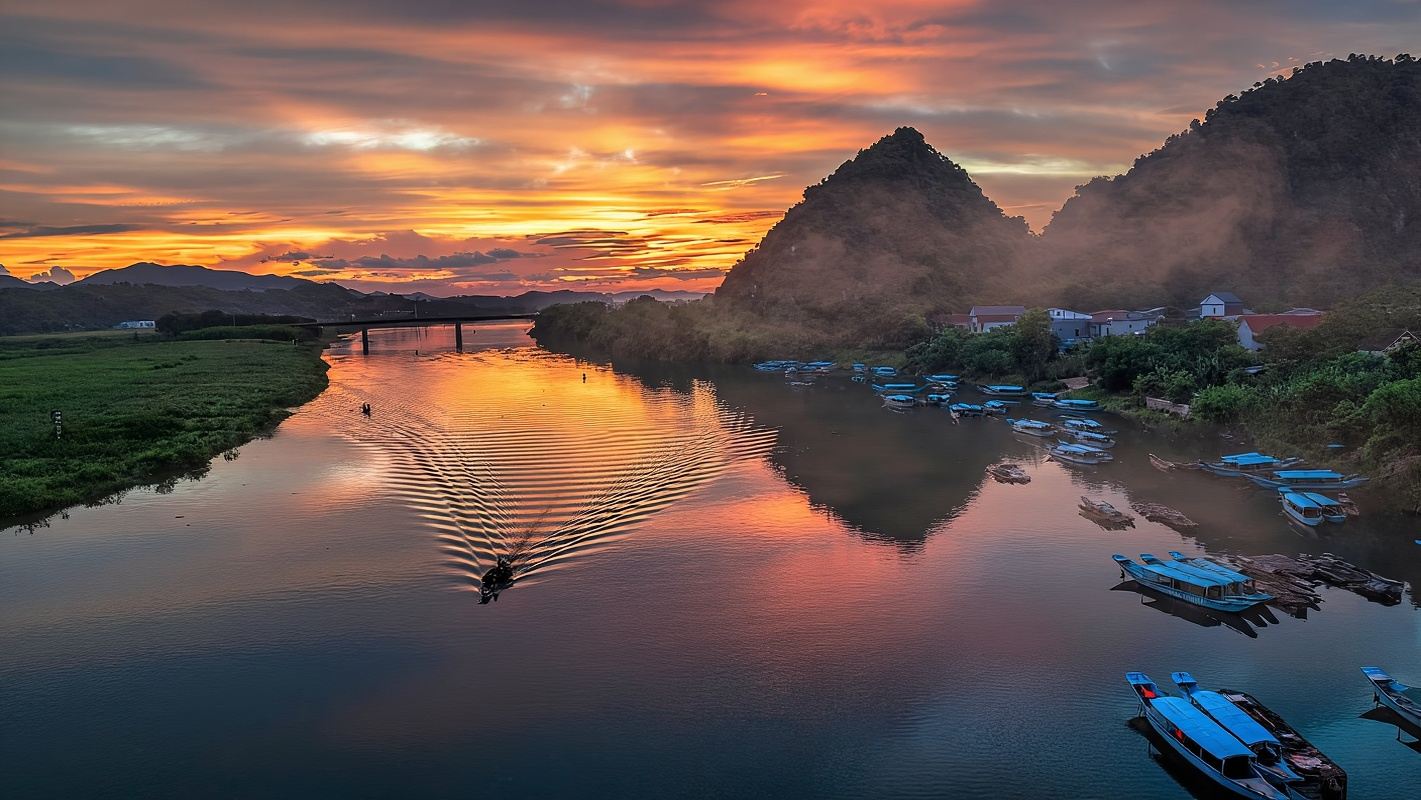 Tour da Ninh Bình alla Grotta di Phong Nha e Grotta del Paradiso – Esplorazione di un'intera giornata