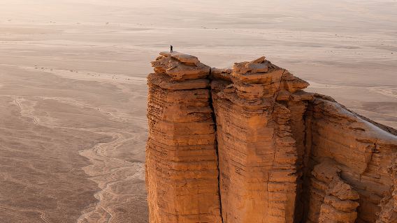 利雅得世界之崖一日遊+餵駱駝+古城+打卡網紅阿拉比卡咖啡店