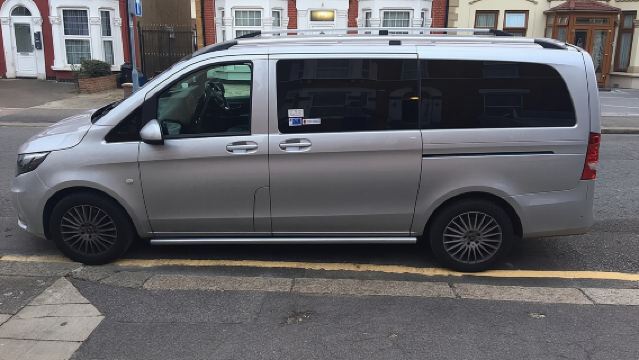 Einfache Fahrt mit dem Taxi vom Flughafen Heathrow nach London