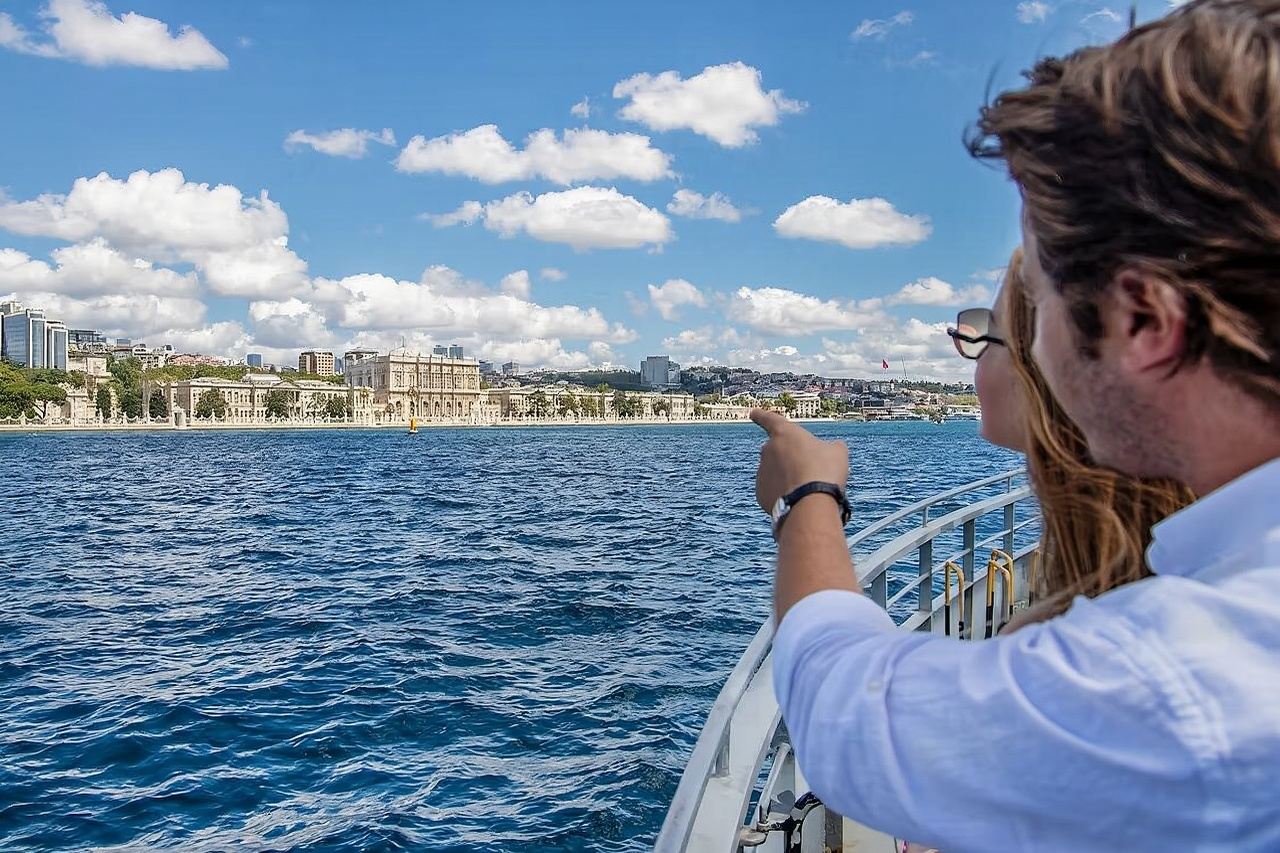 Da Istanbul: Crociera sul Bosforo Mattina/pomeriggio/tramonto con/senza trasferimento dall'hotel