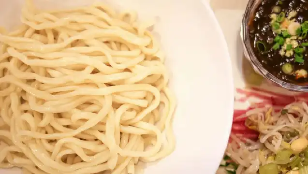 北京胡同隱藏餐廳美食與啤酒步行導覽