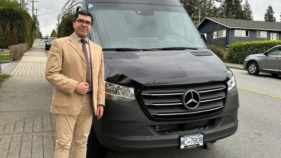 Private Guided Grand City Tour in Vancouver with your luggage