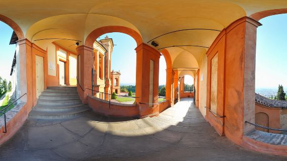 Heiligtum von S. Luca mit Zug und privatem Führer